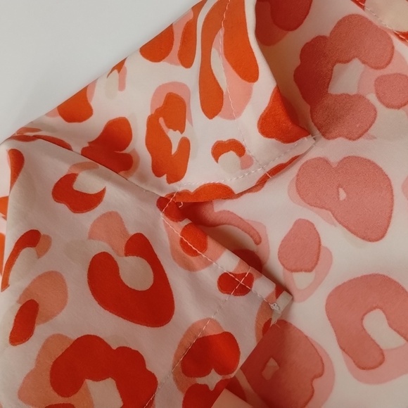 Michelle McDowell Red Leopard Print Top Size Medium V Neck Ruffle - Picture 9 of 10